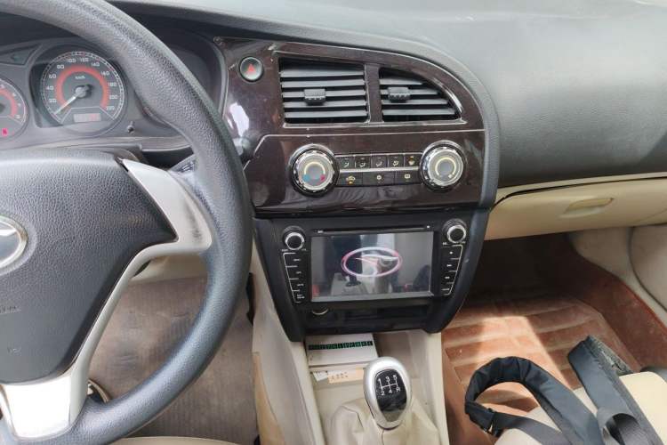 Used Soueast V3 Lingyue 2014 1.5L Manual Happiness Edition Audio And AC Panel