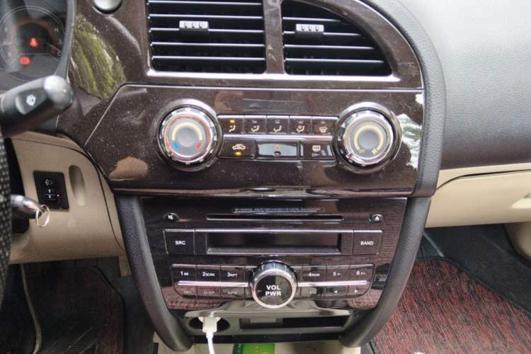 Used Soueast V3 Lingyue 2014 1.5L Manual Entry-Level Version Audio And AC Panel