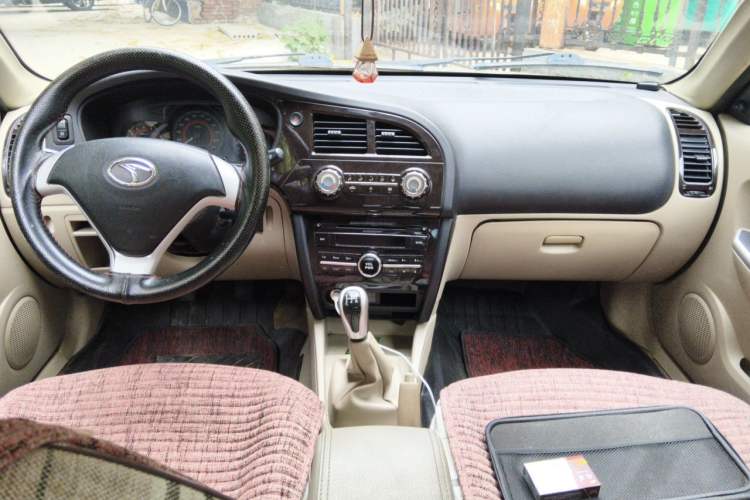 Used Soueast V3 Lingyue 2014 1.5L Manual Entry-Level Version Center Console