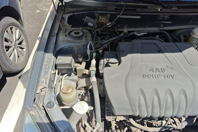 Used Soueast V3 Lingyue 2014 1.5L Manual Entry-Level Version Engine Bay Right