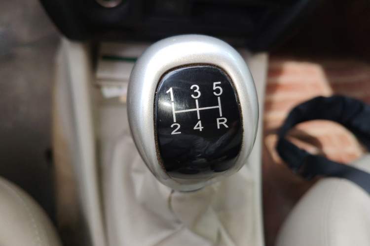 Used Soueast V3 Lingyue 2014 1.5L Manual Happiness Edition Gear Lever
