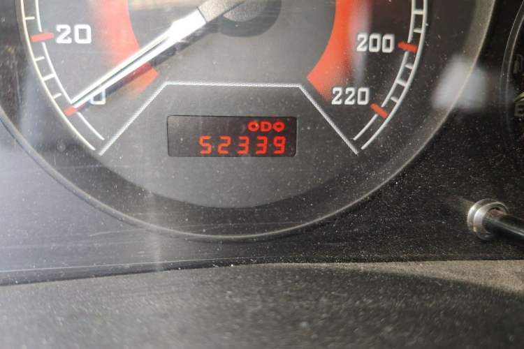 Used Soueast V3 Lingyue 2014 1.5L Manual Happiness Edition Odometer Close Up