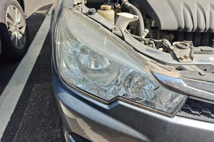 Used Soueast V3 Lingyue 2014 1.5L Manual Entry-Level Version Right Front Headlight