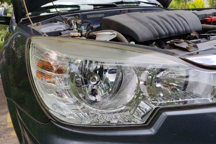 Used Soueast V3 Lingyue 2014 1.5L Manual Happiness Edition Right Front Headlight