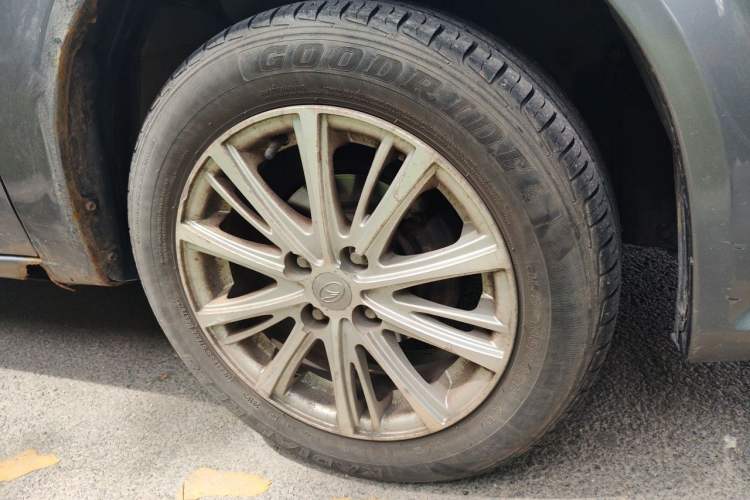 Used Soueast V3 Lingyue 2014 1.5L Manual Happiness Edition Right Front Wheel Hub
