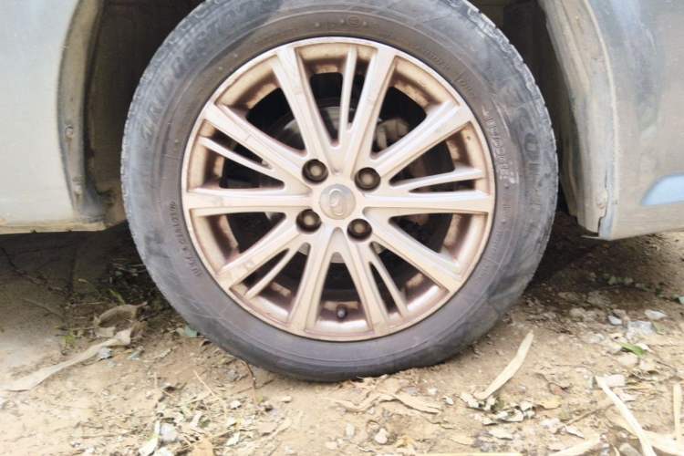 Used Soueast V3 Lingyue 2014 1.5L Manual Entry-Level Version Right Front Wheel Hub