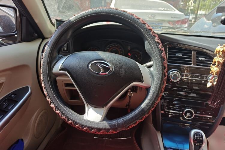 Used Soueast V3 Lingyue 2014 1.5L Manual Entry-Level Version Steering Wheel