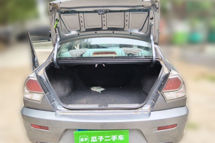 Used Soueast V3 Lingyue 2014 1.5L Manual Entry-Level Version Trunk
