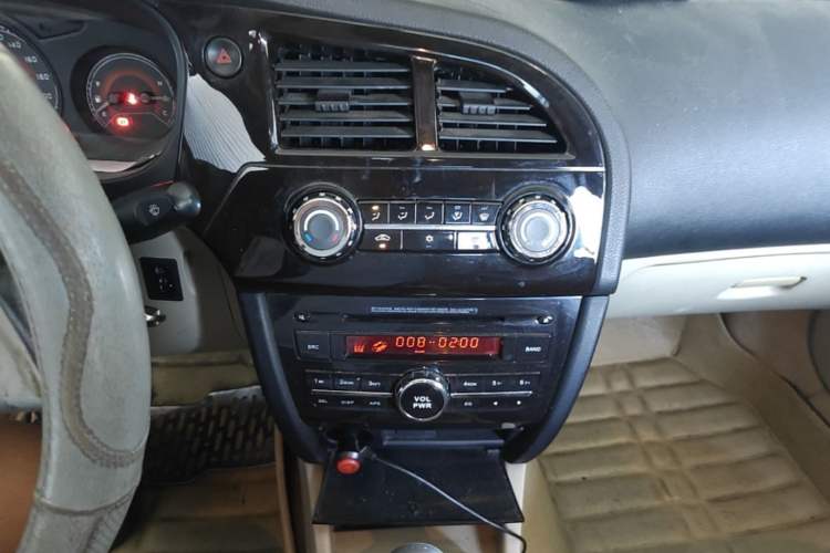 Used Soueast V3 Lingyue 2014 1.5L Manual Entry-Level Version Audio And AC Panel
