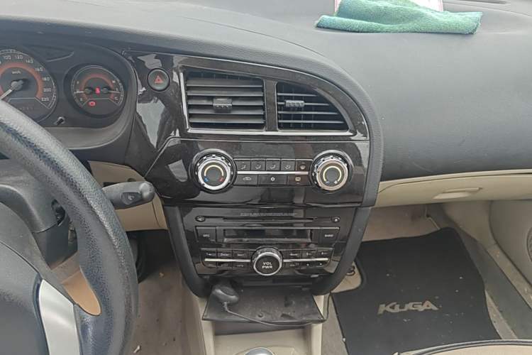Used Soueast V3 Lingyue 2014 1.5L Manual Smart Edition Audio And AC Panel