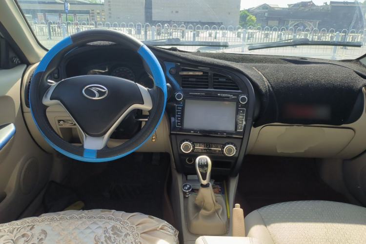 Used Soueast V3 Lingyue 2014 1.5L Manual Entry-Level Version Center Console