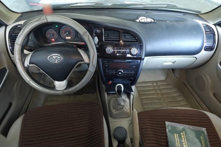 Used Soueast V3 Lingyue 2014 1.5L Manual Entry-Level Version Center Console