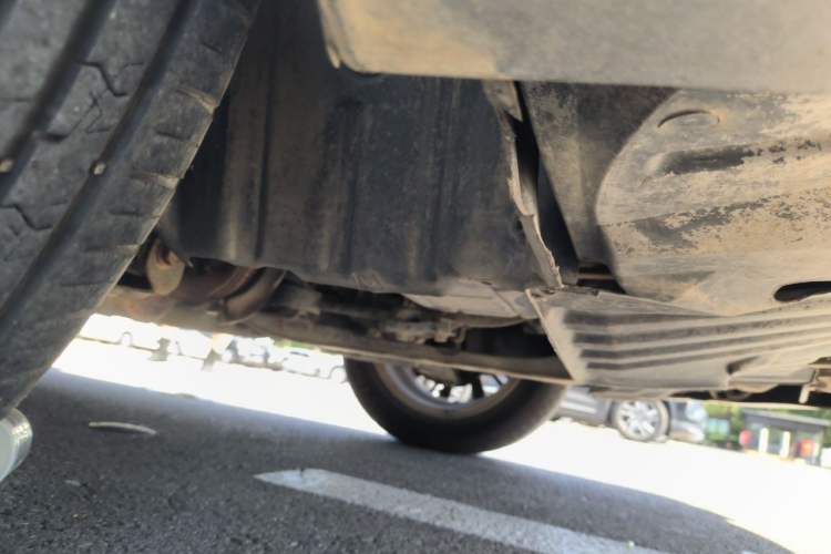 Used Soueast V3 Lingyue 2014 1.5L Manual Entry-Level Version Chassis Front Right