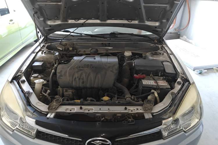 Used Soueast V3 Lingyue 2014 1.5L Manual Entry-Level Version Engine Bay