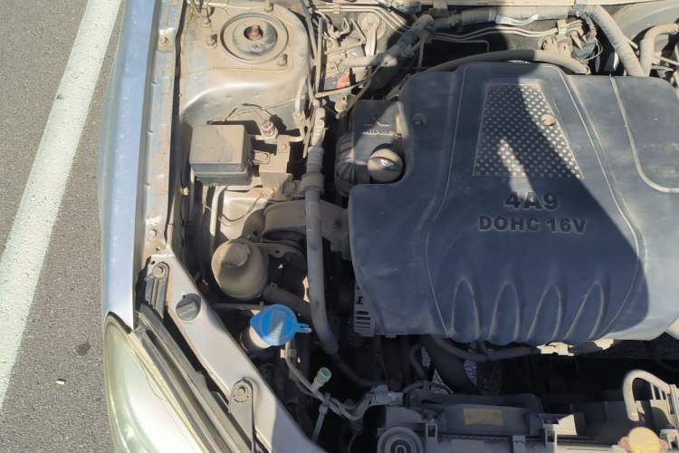 Used Soueast V3 Lingyue 2014 1.5L Manual Entry-Level Version Engine Bay Right