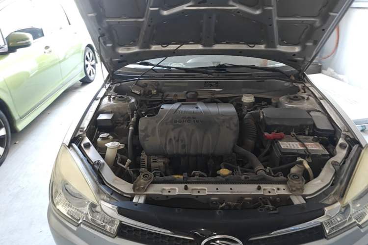 Used Soueast V3 Lingyue 2014 1.5L Manual Entry-Level Version Engine Bay Right