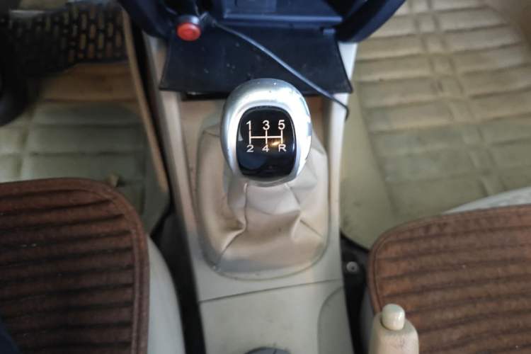 Used Soueast V3 Lingyue 2014 1.5L Manual Entry-Level Version Gear Lever