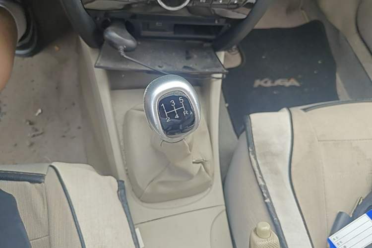 Used Soueast V3 Lingyue 2014 1.5L Manual Smart Edition Gear Lever