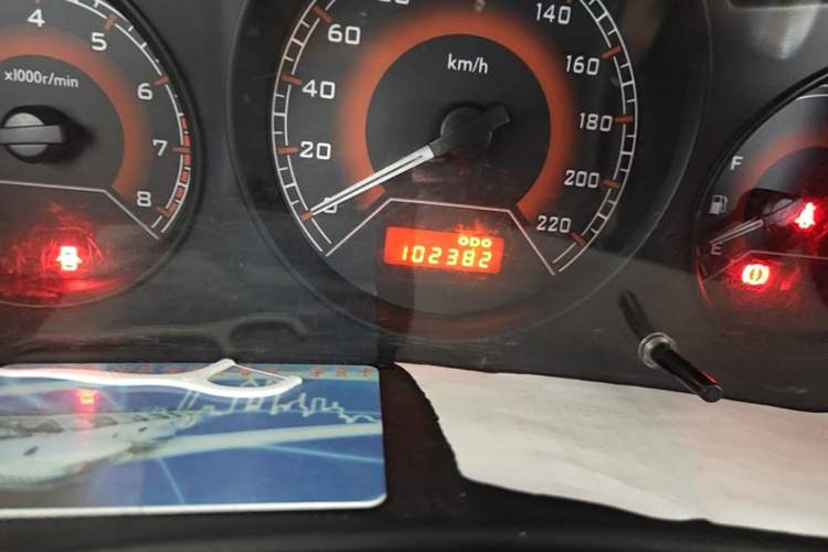 Used Soueast V3 Lingyue 2014 1.5L Manual Entry-Level Version Odometer Close Up