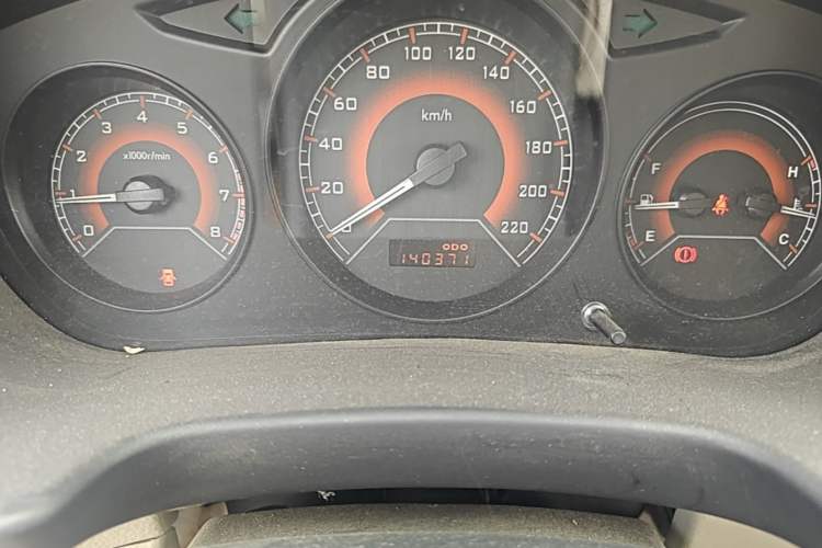 Used Soueast V3 Lingyue 2014 1.5L Manual Smart Edition Odometer Close Up