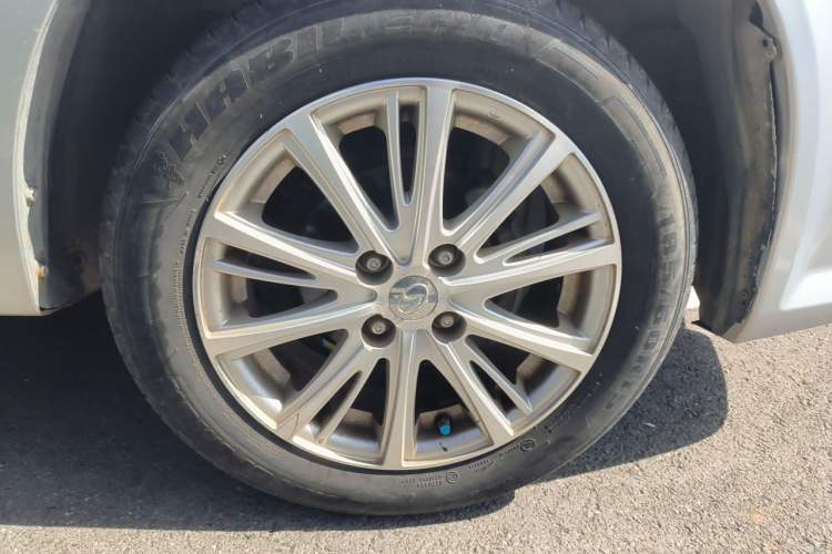 Used Soueast V3 Lingyue 2014 1.5L Manual Entry-Level Version Right Front Wheel Hub