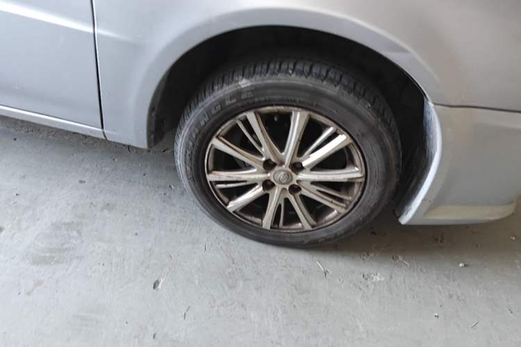 Used Soueast V3 Lingyue 2014 1.5L Manual Entry-Level Version Right Front Wheel Hub