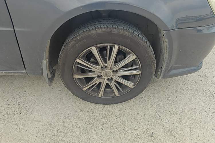 Used Soueast V3 Lingyue 2014 1.5L Manual Smart Edition Right Front Wheel Hub