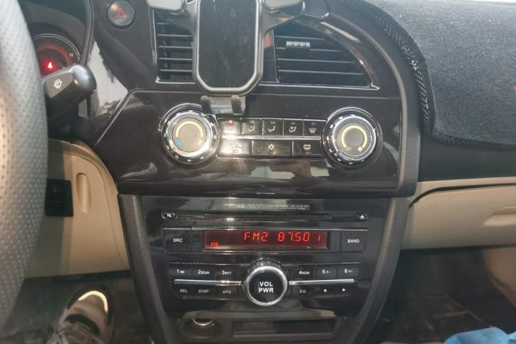 Used Soueast V3 Lingyue 2014 1.5L Manual Entry-Level Version Audio And AC Panel