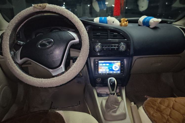 Used Soueast V3 Lingyue 2014 1.5L Manual Entry-Level Version Center Console