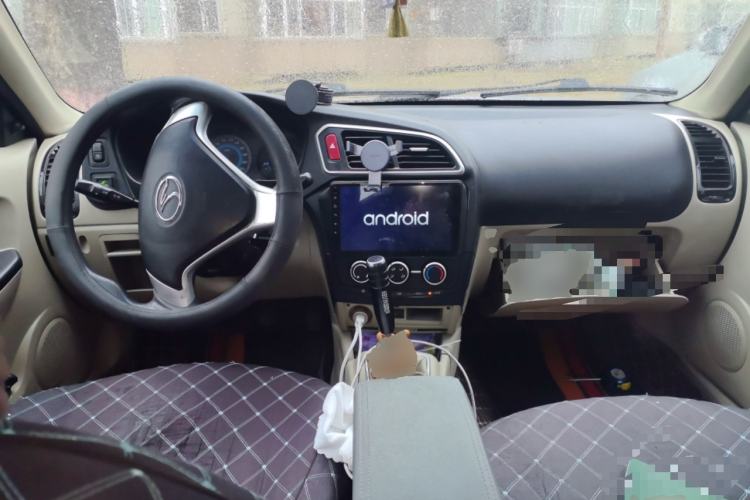Used Soueast V3 Lingyue 2014 1.5L Manual Entry-Level Version Center Console