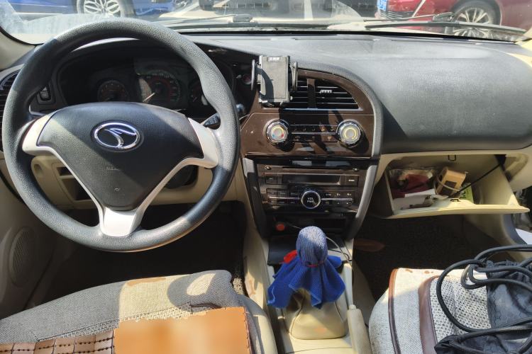 Used Soueast V3 Lingyue 2014 1.5L Manual Entry-Level Version Center Console