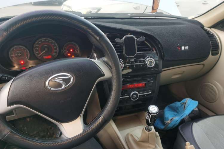 Used Soueast V3 Lingyue 2014 1.5L Manual Entry-Level Version Center Console
