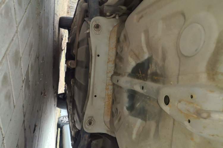 Used Soueast V3 Lingyue 2014 1.5L Manual Entry-Level Version Chassis Rear