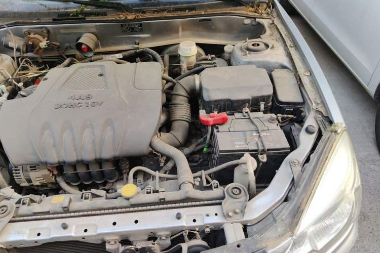 Used Soueast V3 Lingyue 2014 1.5L Manual Smart Edition Engine Bay Left