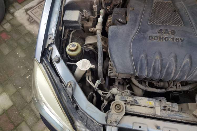 Used Soueast V3 Lingyue 2014 1.5L Manual Entry-Level Version Engine Bay Right