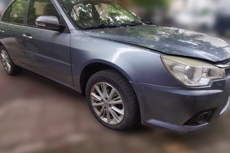 Used Soueast V3 Lingyue 2014 1.5L Manual Entry-Level Version Front Right 45 Deg