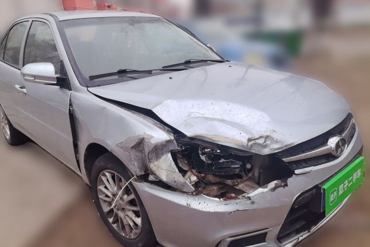 Used Soueast V3 Lingyue 2014 1.5L Manual Entry-Level Version Front Right 45 Deg