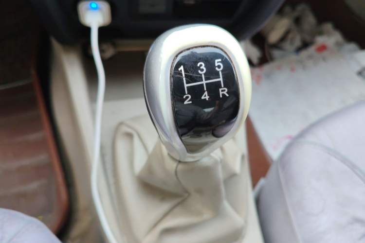 Used Soueast V3 Lingyue 2014 1.5L Manual Smart Edition Gear Lever