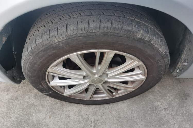 Used Soueast V3 Lingyue 2014 1.5L Manual Entry-Level Version Left Front Wheel Hub