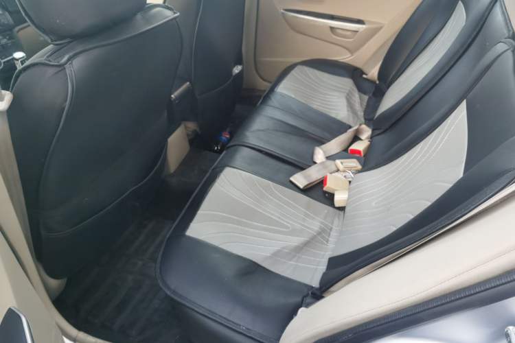 Used Soueast V3 Lingyue 2014 1.5L Manual Entry-Level Version Left Rear Seat