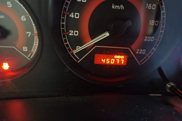 Used Soueast V3 Lingyue 2014 1.5L Manual Entry-Level Version Odometer Close Up