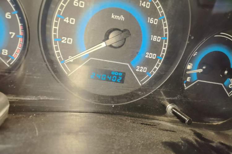Used Soueast V3 Lingyue 2014 1.5L Manual Entry-Level Version Odometer Close Up