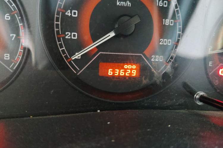 Used Soueast V3 Lingyue 2014 1.5L Manual Smart Edition Odometer Close Up