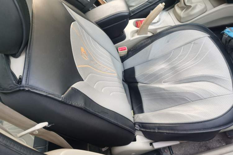Used Soueast V3 Lingyue 2014 1.5L Manual Entry-Level Version Right Front Seat