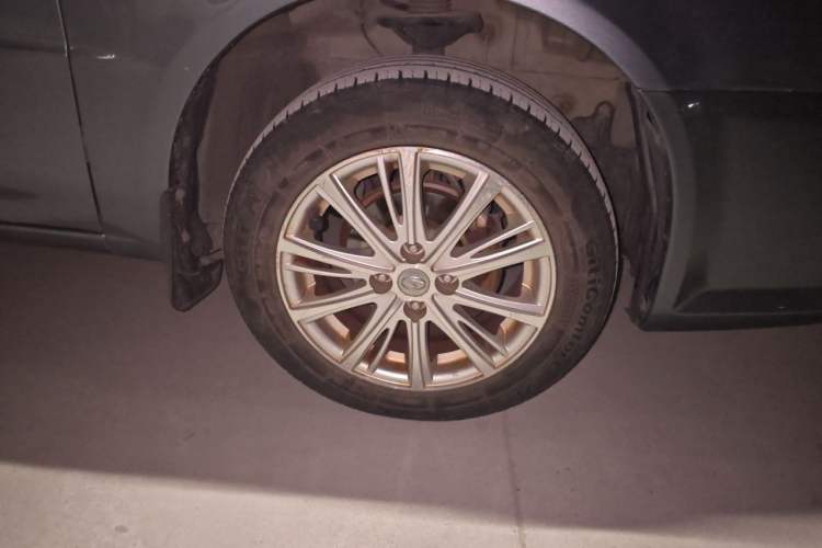Used Soueast V3 Lingyue 2014 1.5L Manual Entry-Level Version Right Front Wheel Hub
