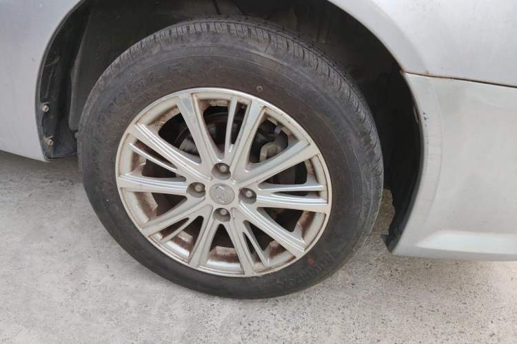 Used Soueast V3 Lingyue 2014 1.5L Manual Smart Edition Right Front Wheel Hub