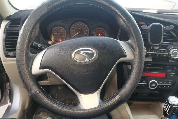 Used Soueast V3 Lingyue 2014 1.5L Manual Entry-Level Version Steering Wheel