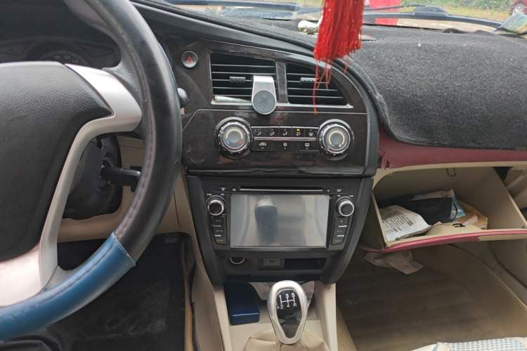 Used Soueast V3 Lingyue 2014 1.5L Manual Entry-Level Version Audio And AC Panel