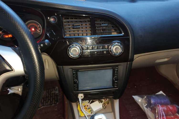 Used Soueast V3 Lingyue 2014 1.5L Manual Entry-Level Version Audio And AC Panel