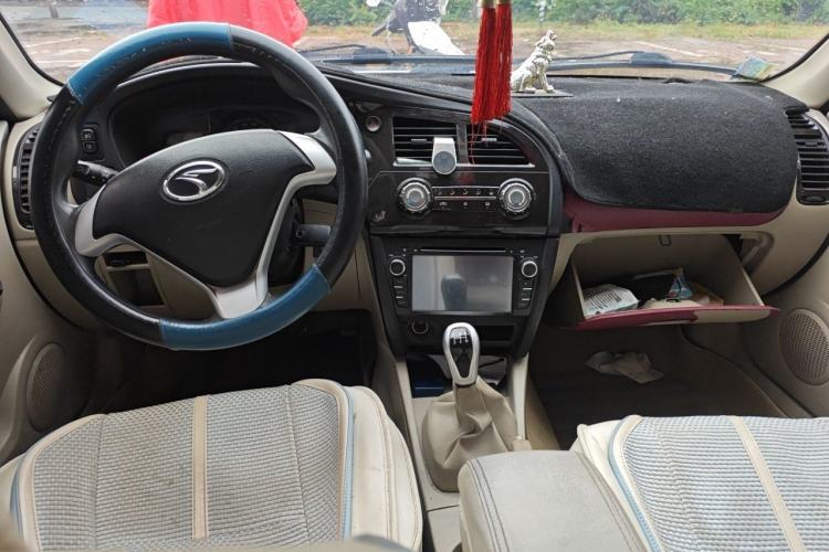 Used Soueast V3 Lingyue 2014 1.5L Manual Entry-Level Version Center Console